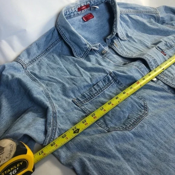 LEVIS XL LOOSE FIT DENIM LONG SLEEVES LIKE NEW​